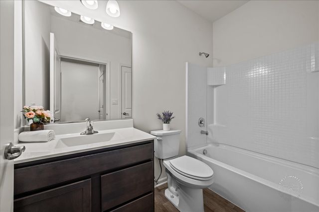 218 Sussex Court, North Aurora, IL 60542