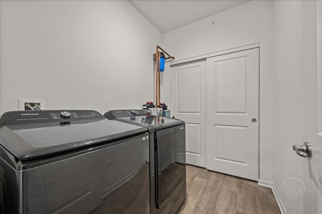 218 Sussex Court, North Aurora, IL 60542