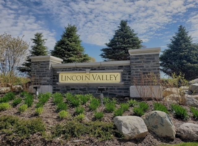 218 Sussex Court, North Aurora, IL 60542