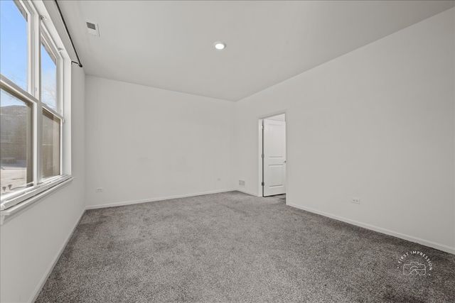 218 Sussex Court, North Aurora, IL 60542