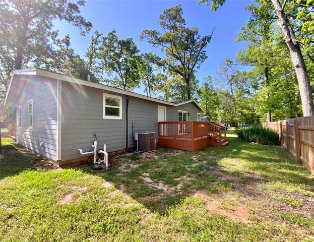 172 Pine Needle St, Onalaska, TX 77360