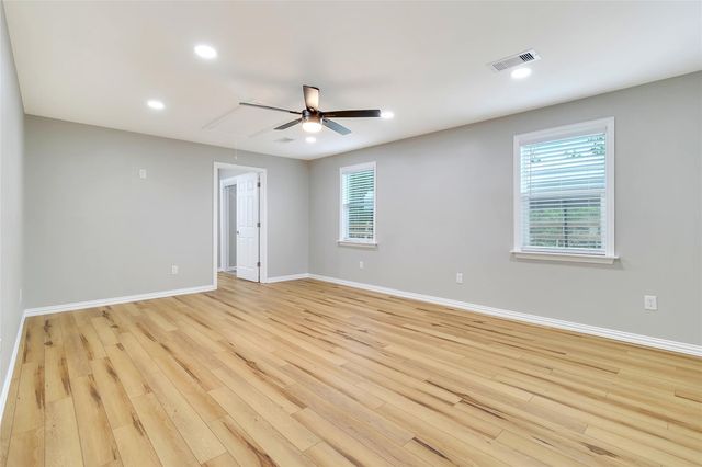 172 Pine Needle St, Onalaska, TX 77360