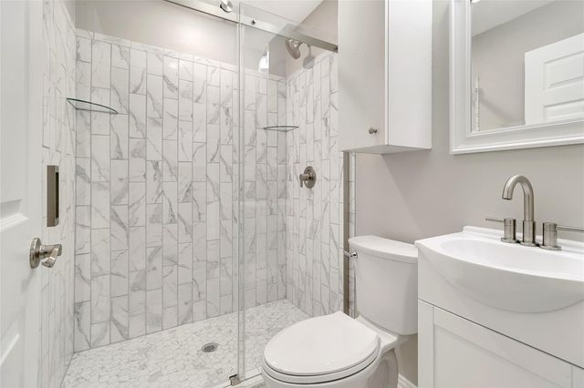 172 Pine Needle St, Onalaska, TX 77360