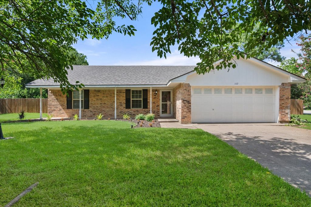 102 E Hopper Street, Alvarado, TX 76009