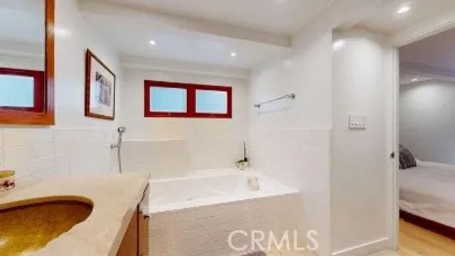 3205 Bayview Drive 4-3206, Manhattan Beach, CA 90266