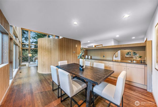 2261 W Lake Sammamish Parkway SE, Bellevue, WA 98008