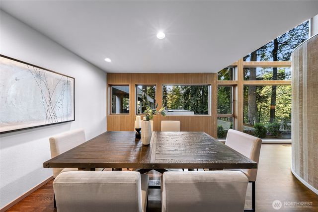 2261 W Lake Sammamish Parkway SE, Bellevue, WA 98008