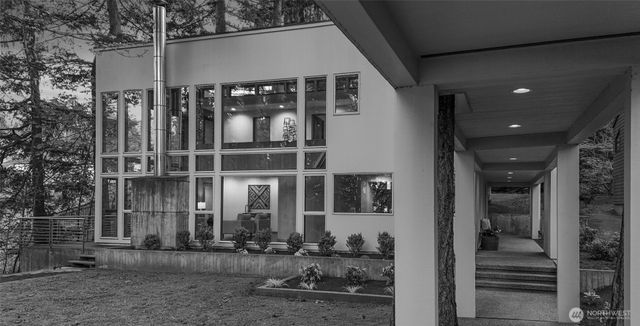 2261 W Lake Sammamish Parkway SE, Bellevue, WA 98008