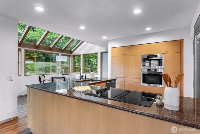 2261 W Lake Sammamish Parkway SE, Bellevue, WA 98008