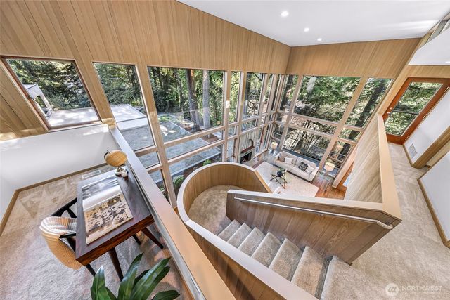 2261 W Lake Sammamish Parkway SE, Bellevue, WA 98008
