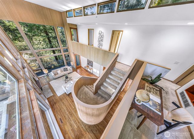 2261 W Lake Sammamish Parkway SE, Bellevue, WA 98008
