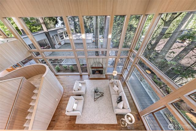 2261 W Lake Sammamish Parkway SE, Bellevue, WA 98008