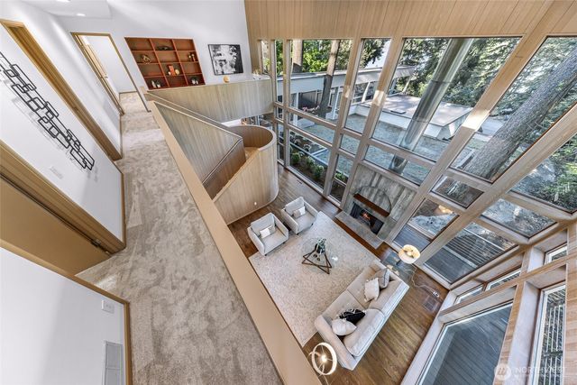 2261 W Lake Sammamish Parkway SE, Bellevue, WA 98008