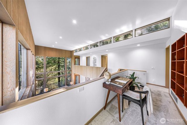 2261 W Lake Sammamish Parkway SE, Bellevue, WA 98008