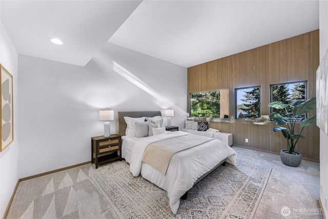 2261 W Lake Sammamish Parkway SE, Bellevue, WA 98008