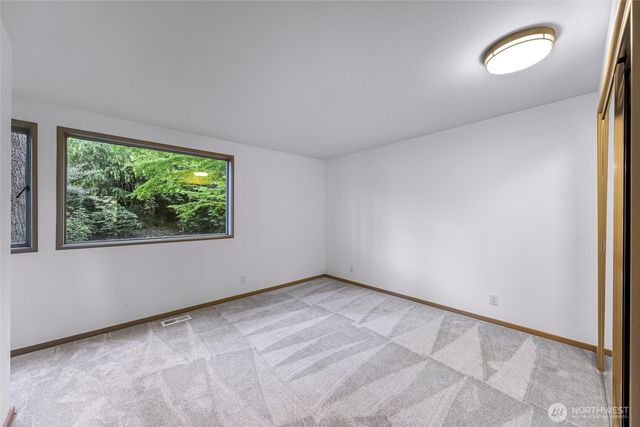 2261 W Lake Sammamish Parkway SE, Bellevue, WA 98008