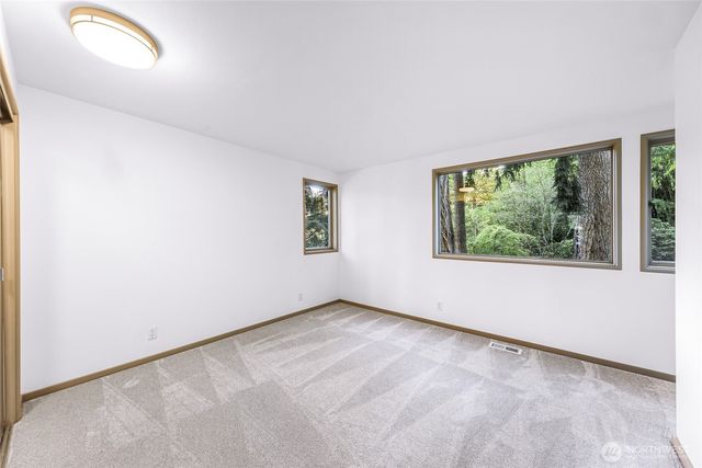 2261 W Lake Sammamish Parkway SE, Bellevue, WA 98008