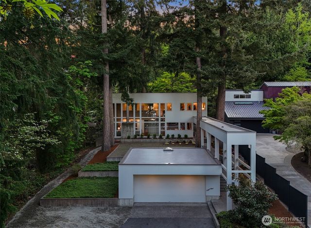 2261 W Lake Sammamish Parkway SE, Bellevue, WA 98008