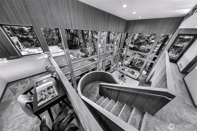 2261 W Lake Sammamish Parkway SE, Bellevue, WA 98008
