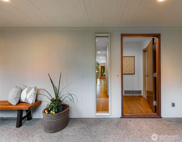 2261 W Lake Sammamish Parkway SE, Bellevue, WA 98008