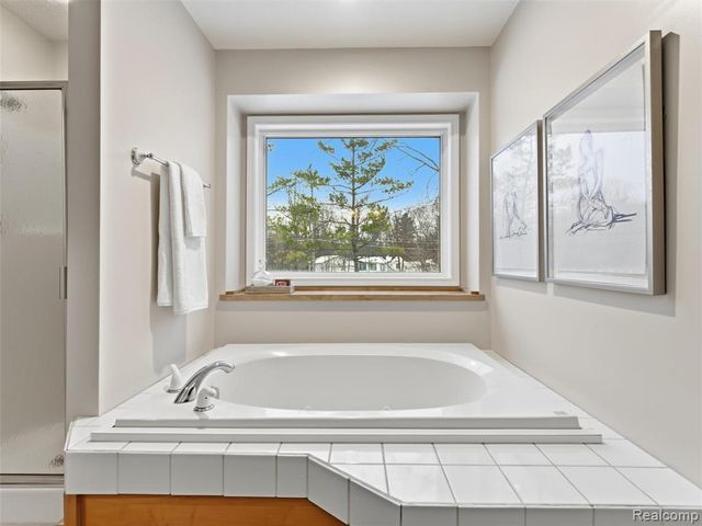 1393 Eden Gardens Drive, Fenton, MI 48430