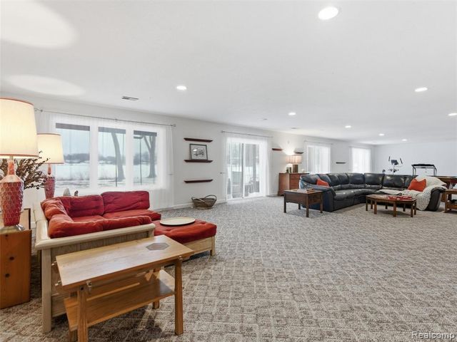 1393 Eden Gardens Drive, Fenton, MI 48430