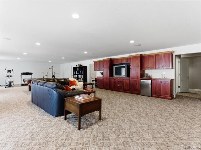 1393 Eden Gardens Drive, Fenton, MI 48430