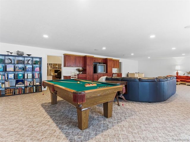 1393 Eden Gardens Drive, Fenton, MI 48430