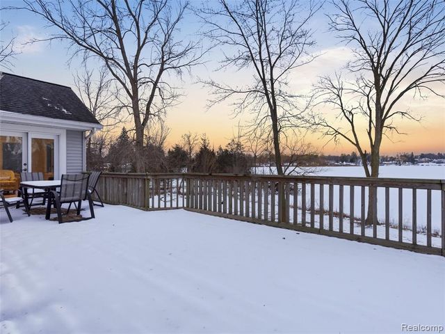 1393 Eden Gardens Drive, Fenton, MI 48430