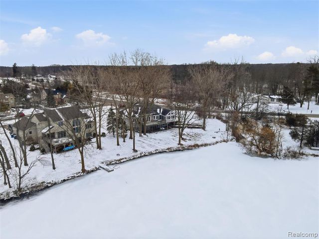 1393 Eden Gardens Drive, Fenton, MI 48430