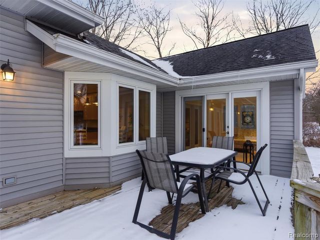 1393 Eden Gardens Drive, Fenton, MI 48430