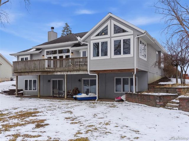 1393 Eden Gardens Drive, Fenton, MI 48430