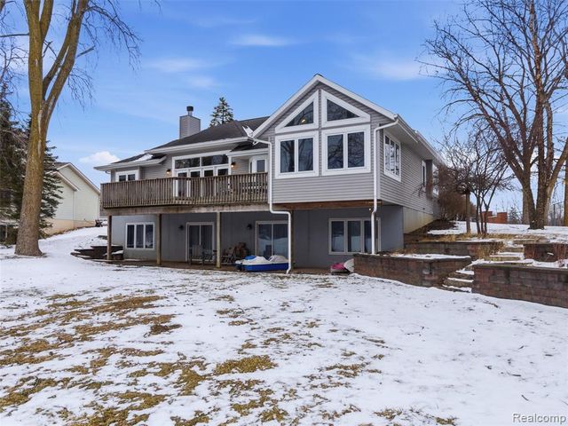 1393 Eden Gardens Drive, Fenton, MI 48430