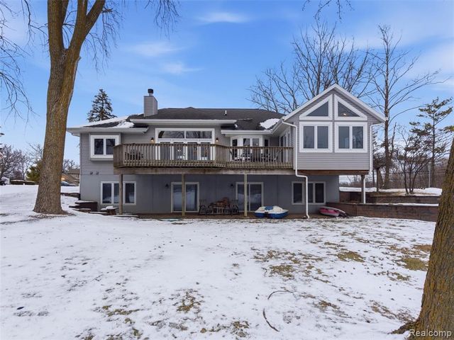 1393 Eden Gardens Drive, Fenton, MI 48430