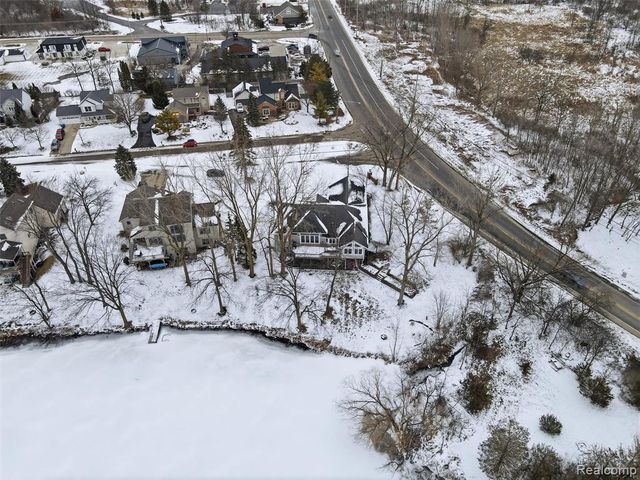 1393 Eden Gardens Drive, Fenton, MI 48430