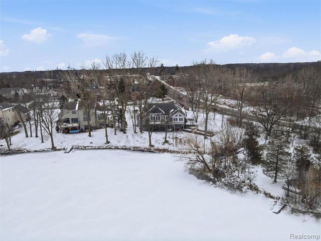 1393 Eden Gardens Drive, Fenton, MI 48430