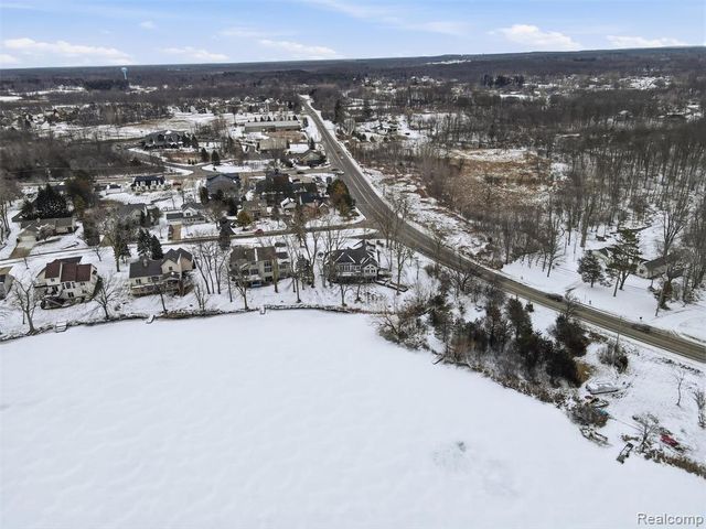 1393 Eden Gardens Drive, Fenton, MI 48430