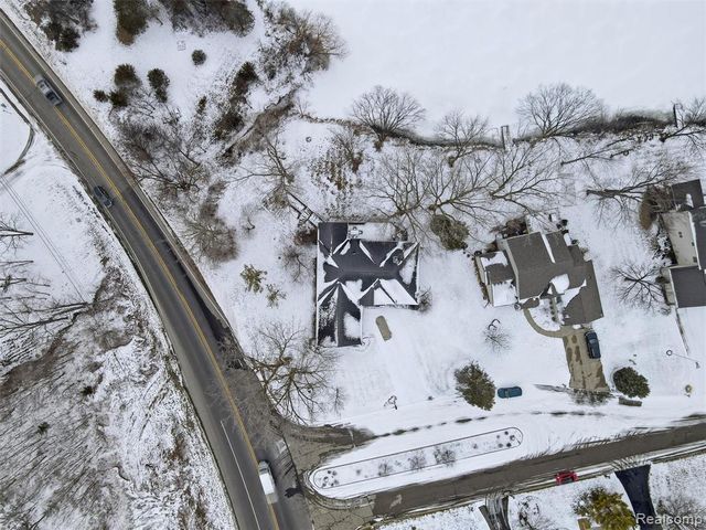 1393 Eden Gardens Drive, Fenton, MI 48430