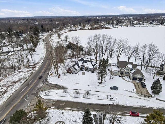 1393 Eden Gardens Drive, Fenton, MI 48430