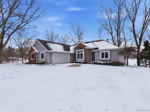 1393 Eden Gardens Drive, Fenton, MI 48430