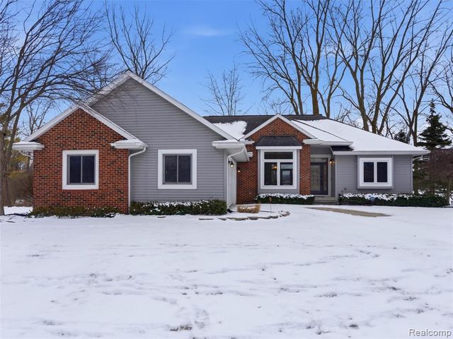 1393 Eden Gardens Drive, Fenton, MI 48430