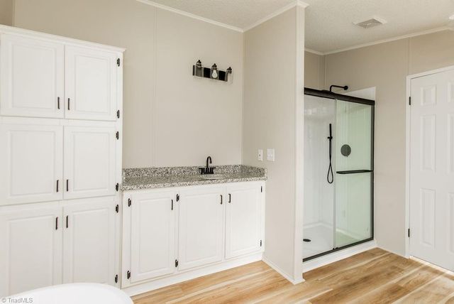 215 Fairfield Court, Thomasville, NC 27360