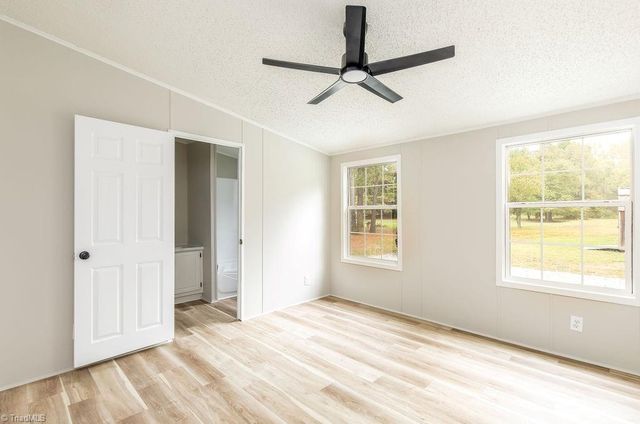 215 Fairfield Court, Thomasville, NC 27360