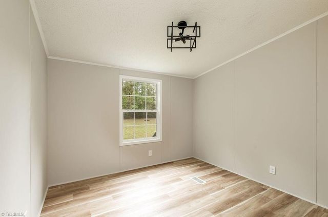 215 Fairfield Court, Thomasville, NC 27360