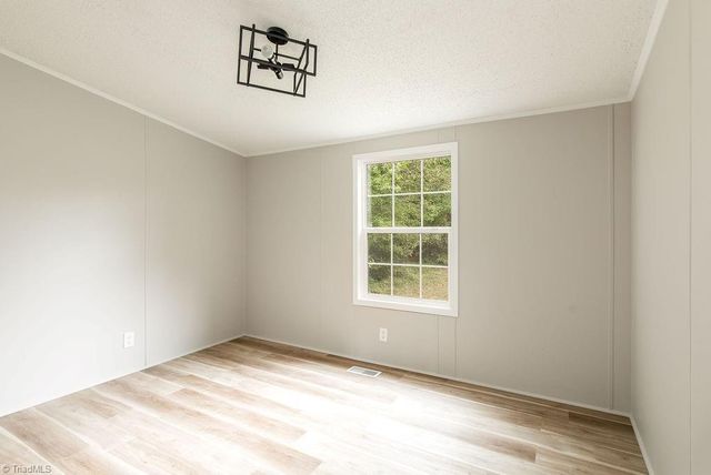 215 Fairfield Court, Thomasville, NC 27360