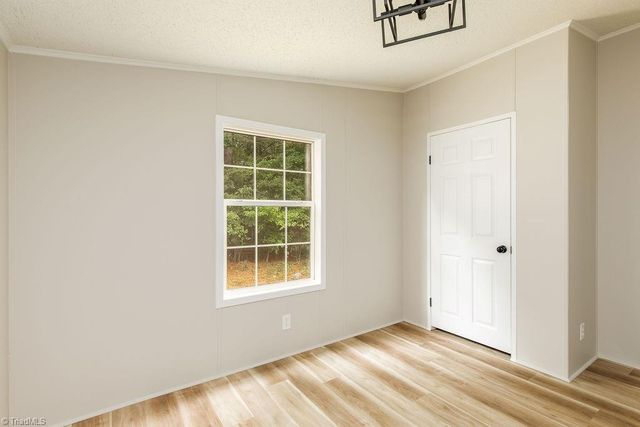 215 Fairfield Court, Thomasville, NC 27360