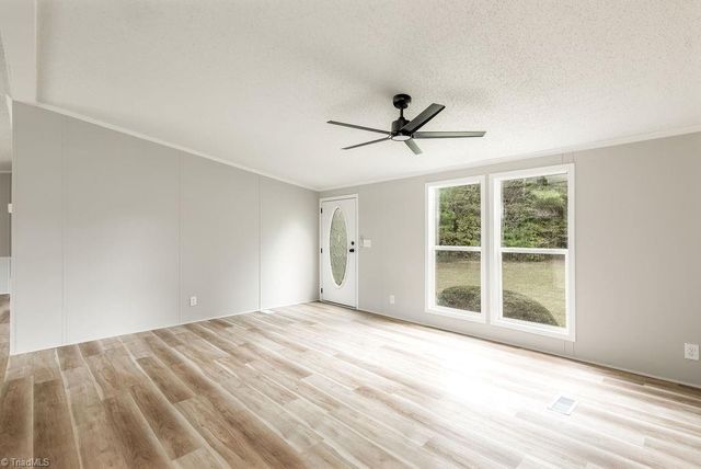 215 Fairfield Court, Thomasville, NC 27360