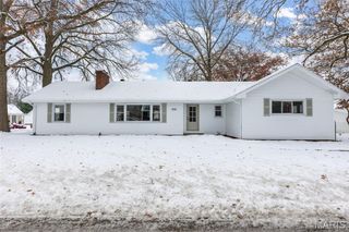 902 S Hackman Street, Staunton, IL 62088