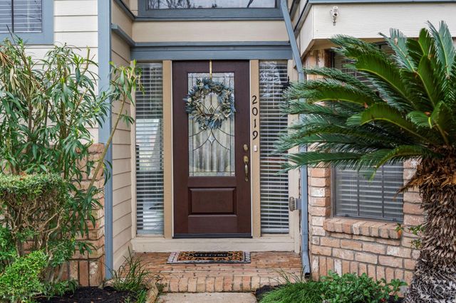 2019 Braesmeadow Lane, Sugar Land, TX 77479