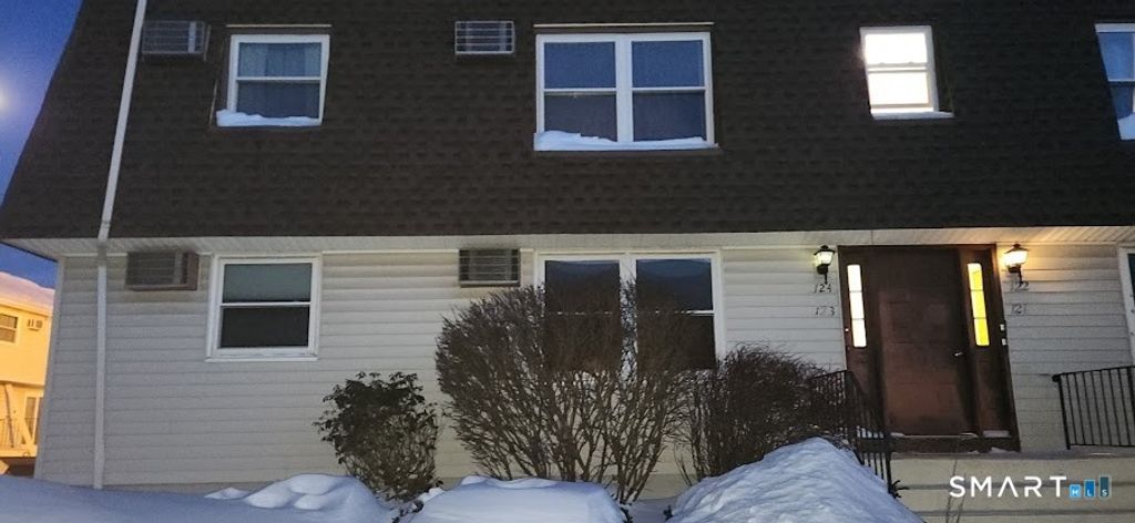 123 Blackstone Village 123, Meriden, CT 06450